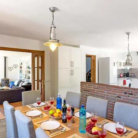 Villa Alegria - Option Of Heated Pool - Sleeps 8 *
